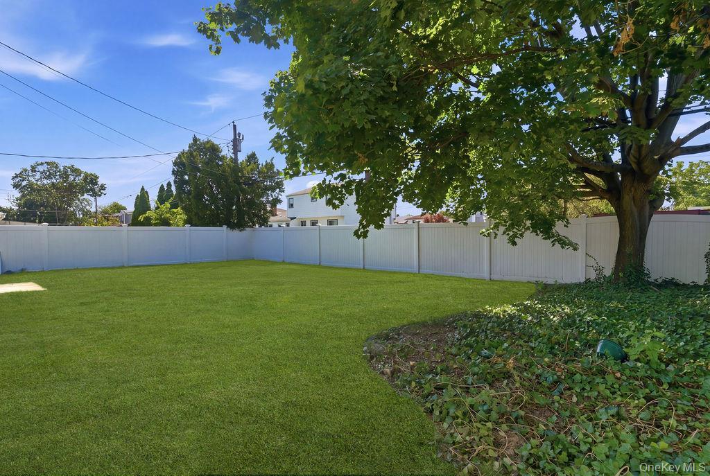 Single Family Summer Lane Nassau County, NY 11801, MLS-1031167-24