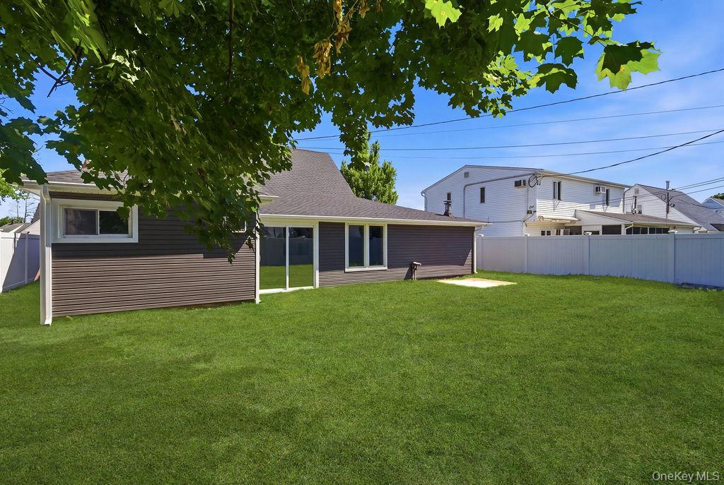 Single Family Summer Lane Nassau County, NY 11801, MLS-1031167-25
