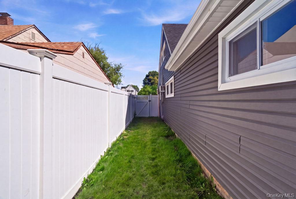 Single Family Summer Lane Nassau County, NY 11801, MLS-1031167-27