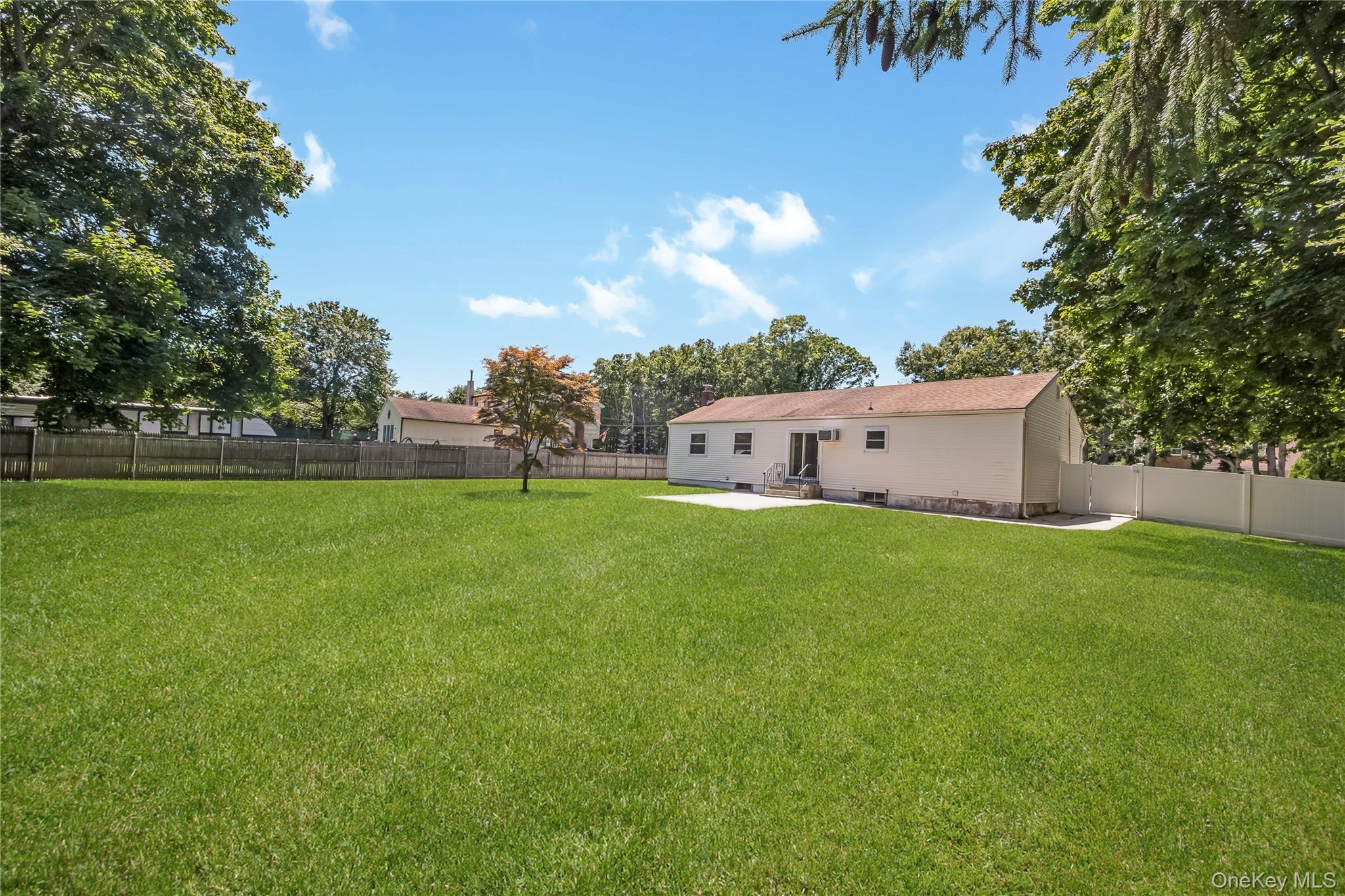 Single Family Raynor Road Suffolk County, NY 11961, MLS-1031187-9