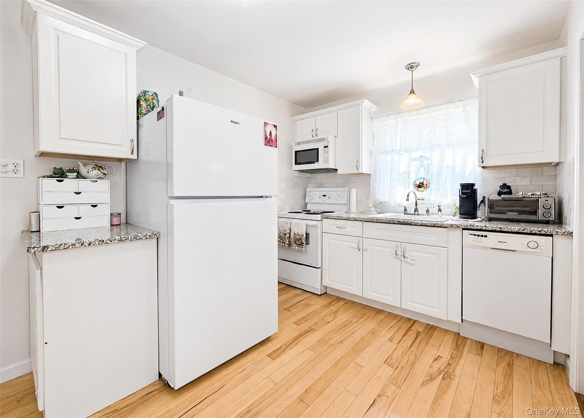 Single Family Cooke Avenue Suffolk County, NY 11742, MLS-1031192-7
