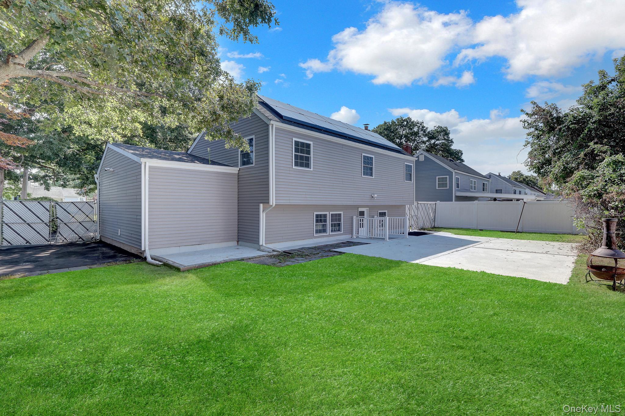 Single Family W 17th Street  Suffolk County, NY 11729, MLS-1031232-28