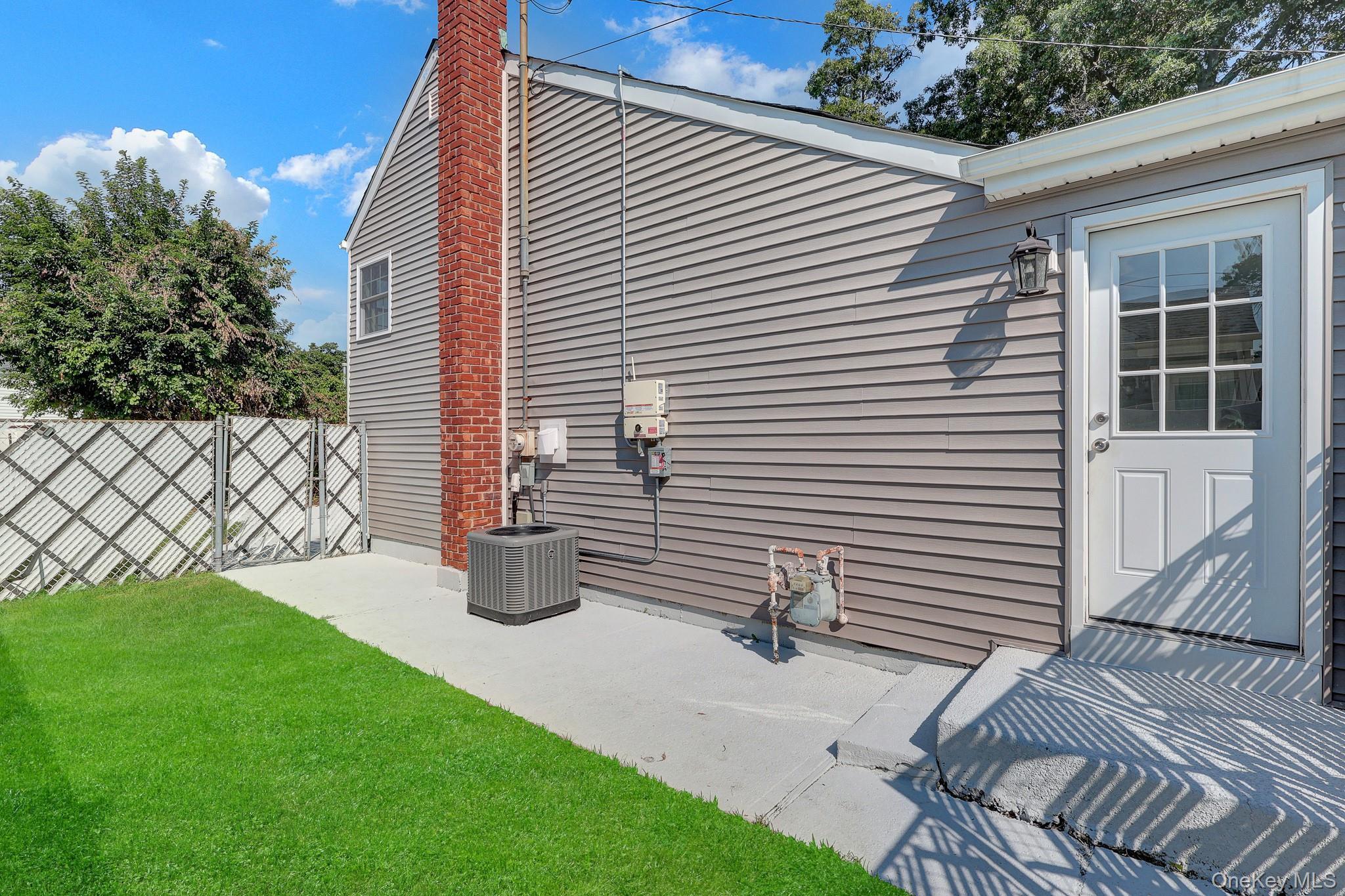 Single Family W 17th Street  Suffolk County, NY 11729, MLS-1031232-30