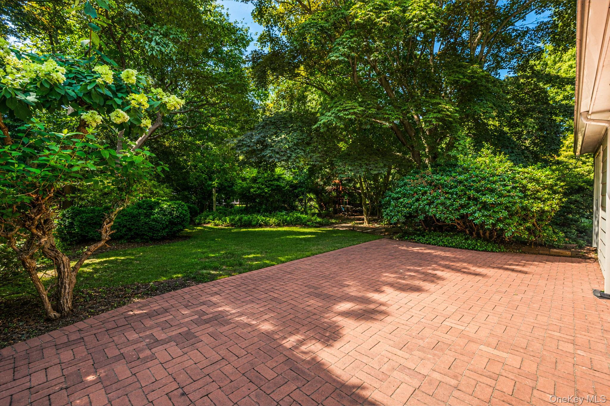 Single Family Locust Lane  Suffolk County, NY 11768, MLS-1031236-24