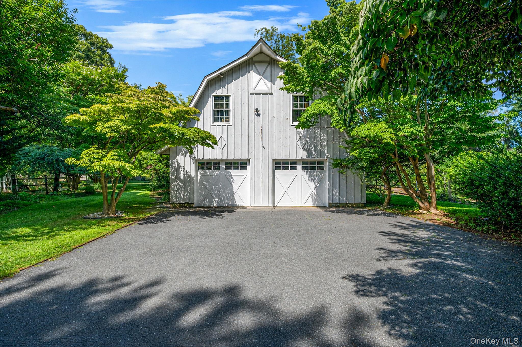Single Family Locust Lane  Suffolk County, NY 11768, MLS-1031236-25