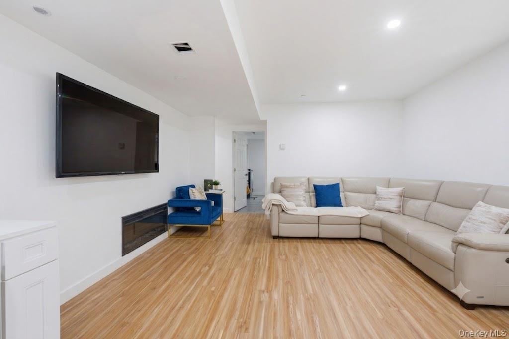 Single Family 232nd Street  Queens, NY 11413, MLS-1031305-27