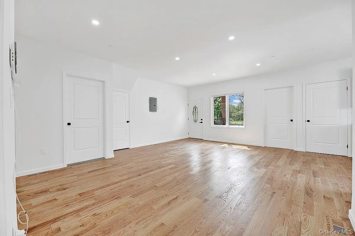 Single Family 232nd Street  Queens, NY 11413, MLS-1031305-4