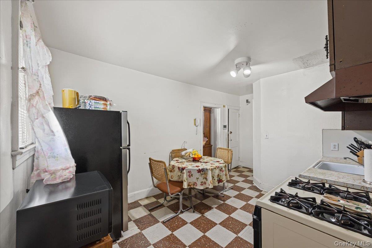 Single Family 132nd Avenue  Queens, NY 11413, MLS-1031319-16
