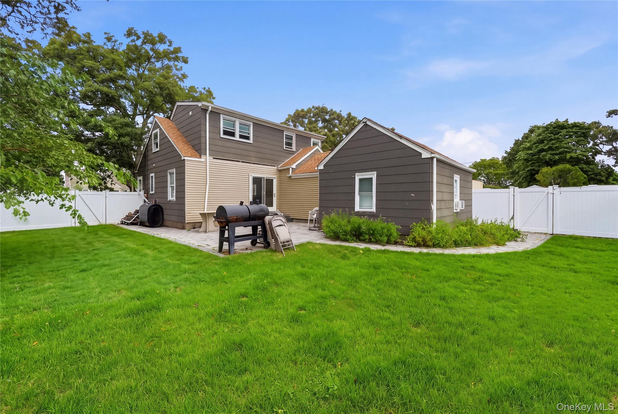 Single Family Everett Street Suffolk County, NY 11772, MLS-1031394-25