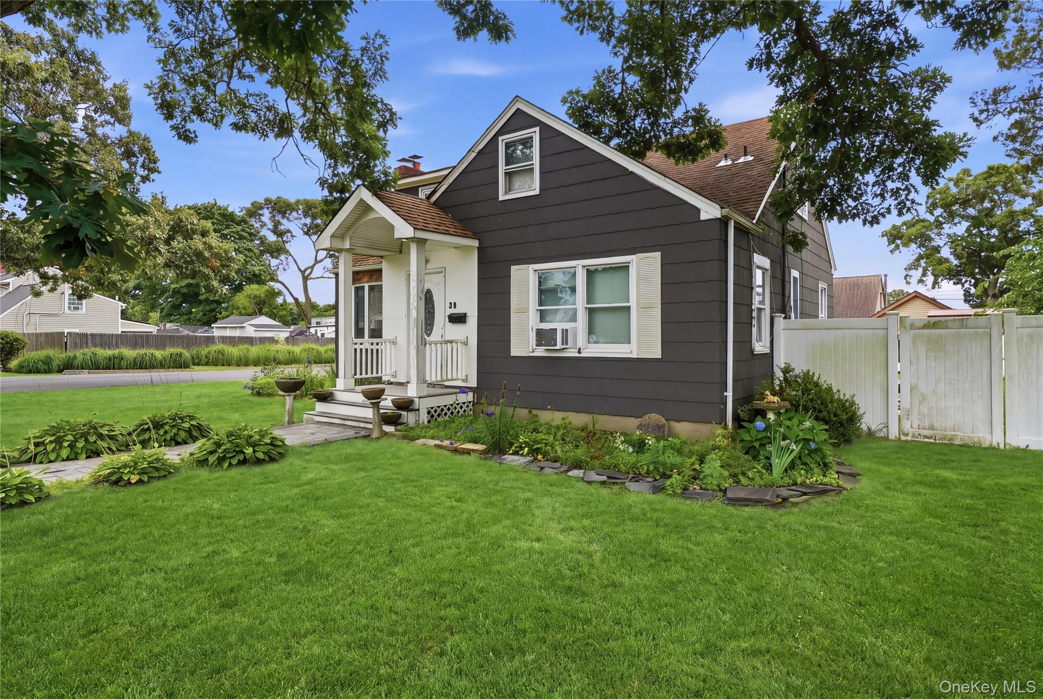 Single Family Everett Street Suffolk County, NY 11772, MLS-1031394-3