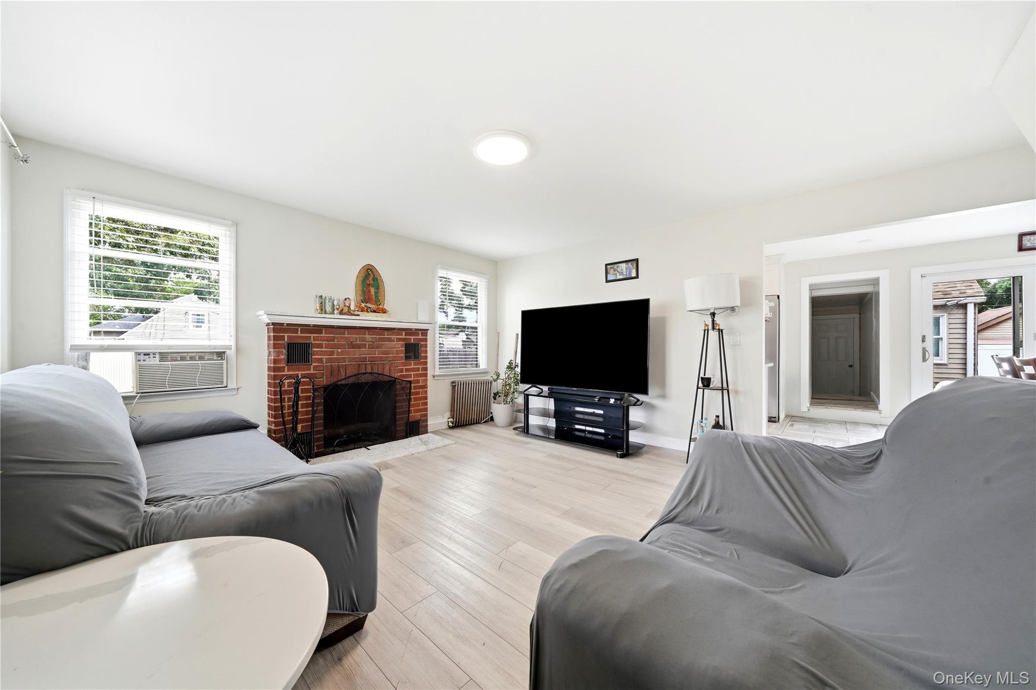 Single Family Everett Street Suffolk County, NY 11772, MLS-1031394-5