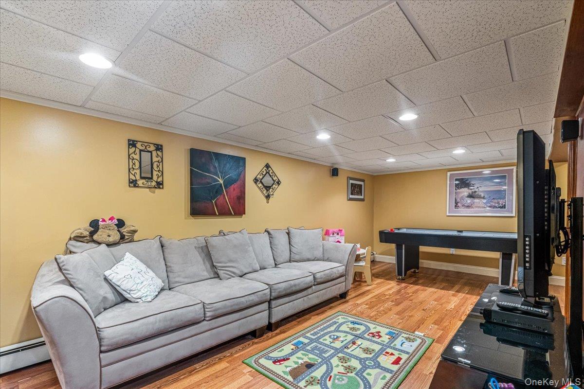 Single Family Gateway Nassau County, NY 11735, MLS-1031431-14