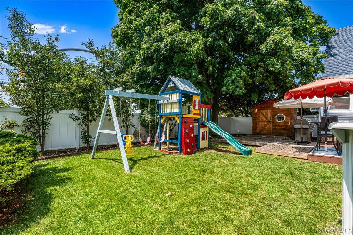 Single Family Gateway Nassau County, NY 11735, MLS-1031431-16