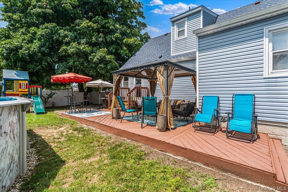 Single Family Gateway Nassau County, NY 11735, MLS-1031431-17