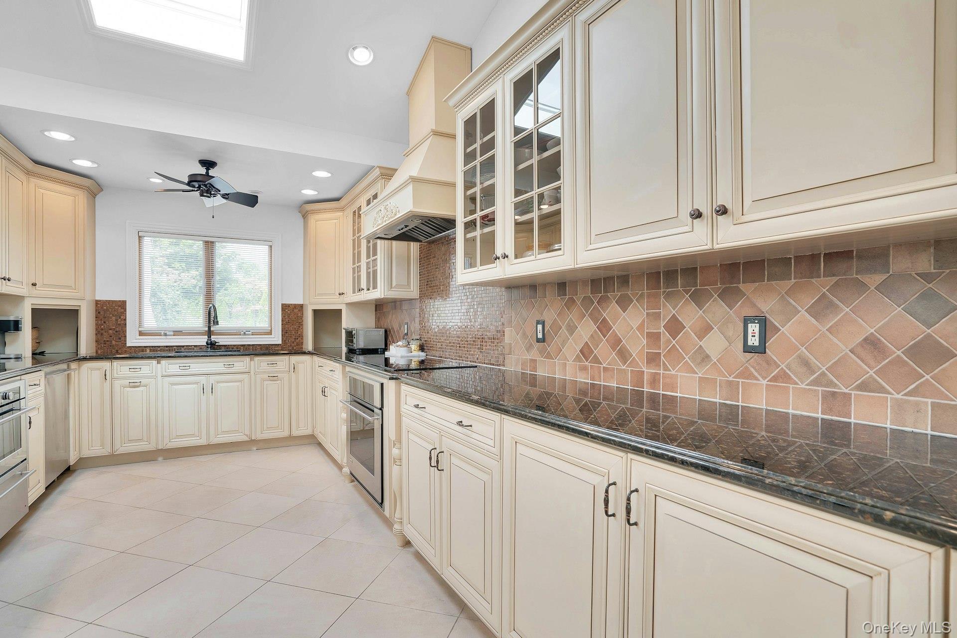 Single Family Harvest Lane  Suffolk County, NY 11725, MLS-1031448-11