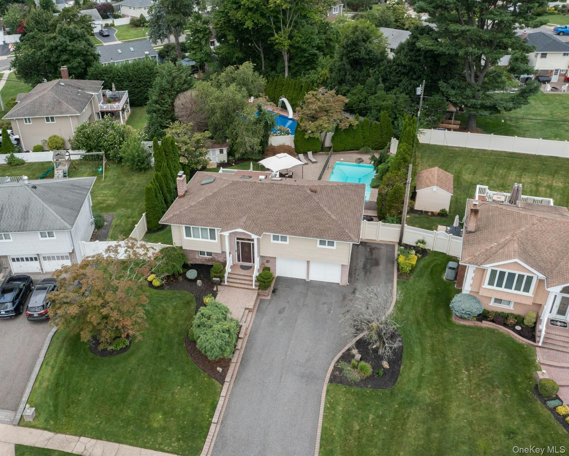Single Family Harvest Lane  Suffolk County, NY 11725, MLS-1031448-2