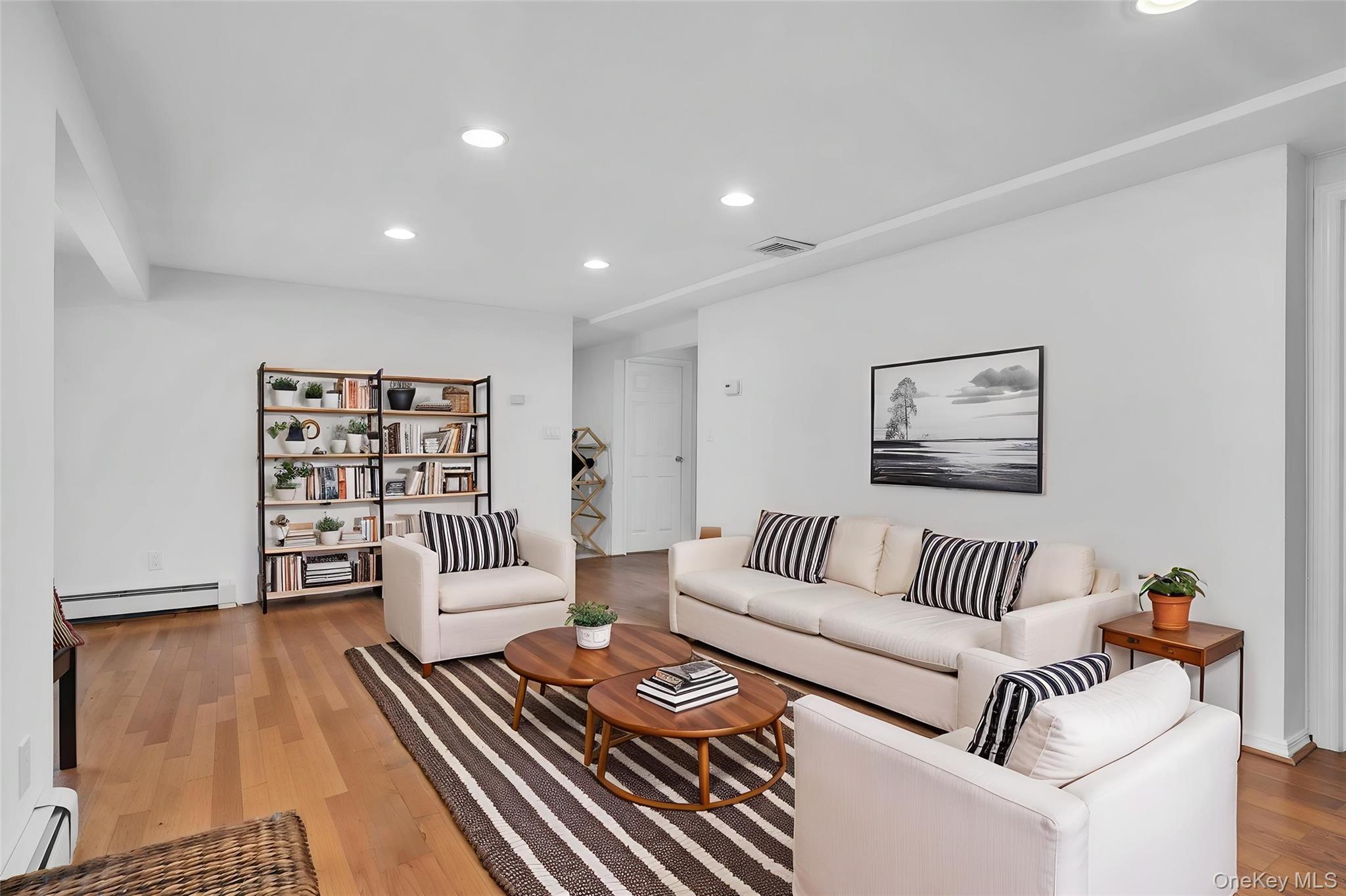 Single Family Harvest Lane  Suffolk County, NY 11725, MLS-1031448-26