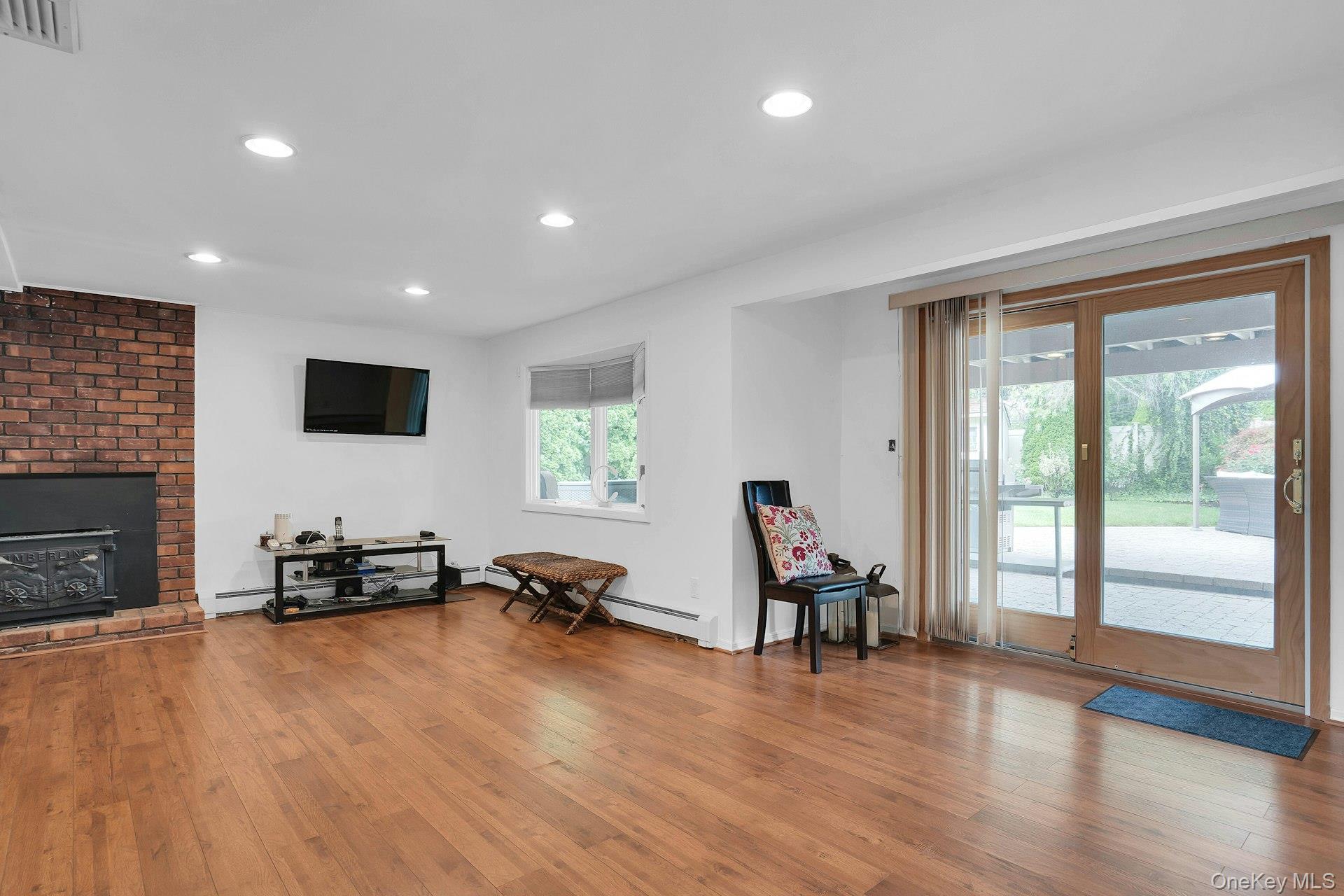Single Family Harvest Lane  Suffolk County, NY 11725, MLS-1031448-27