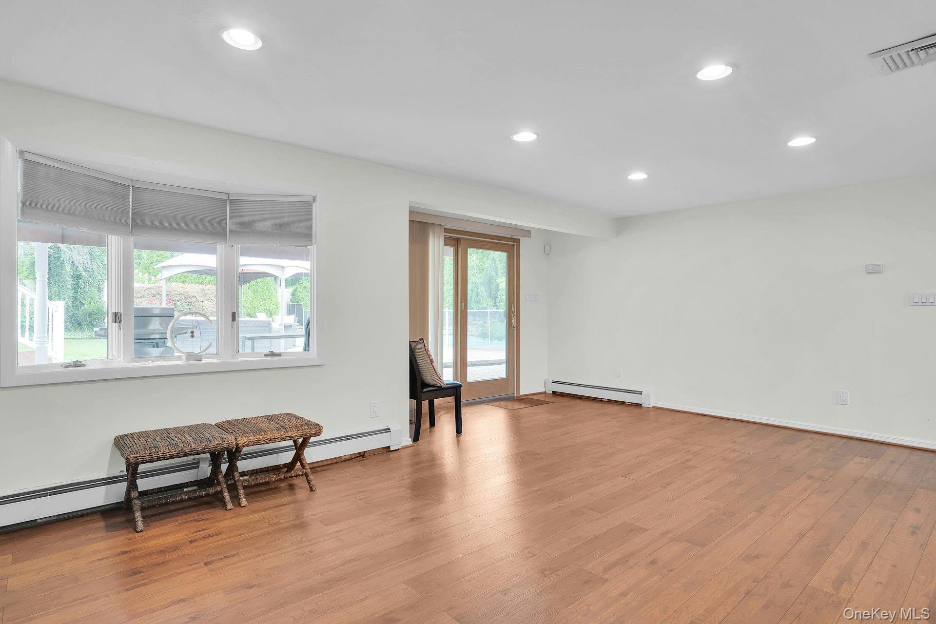 Single Family Harvest Lane  Suffolk County, NY 11725, MLS-1031448-28