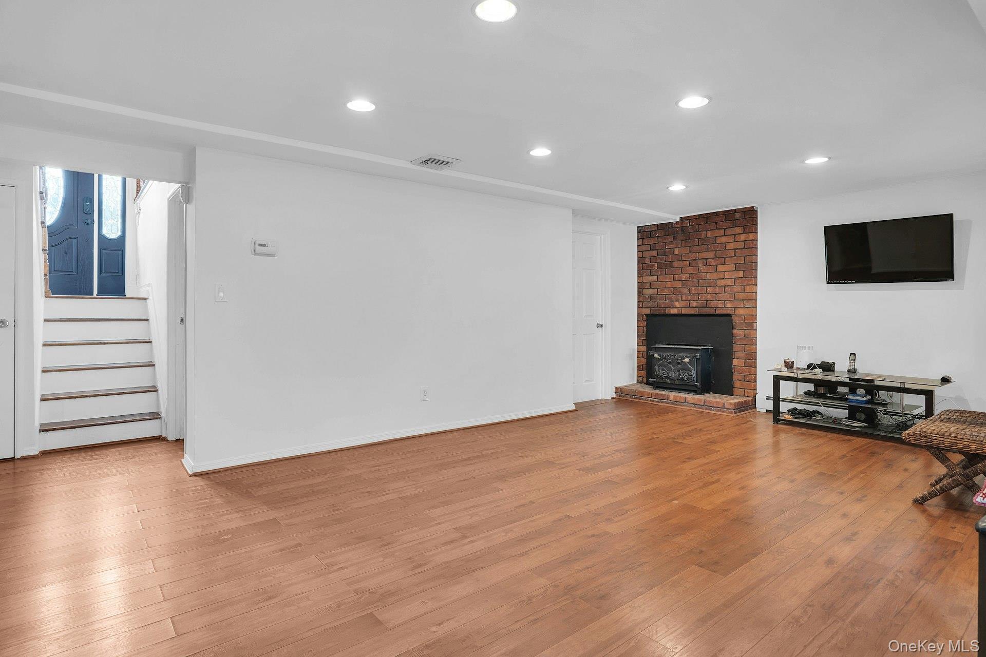 Single Family Harvest Lane  Suffolk County, NY 11725, MLS-1031448-29