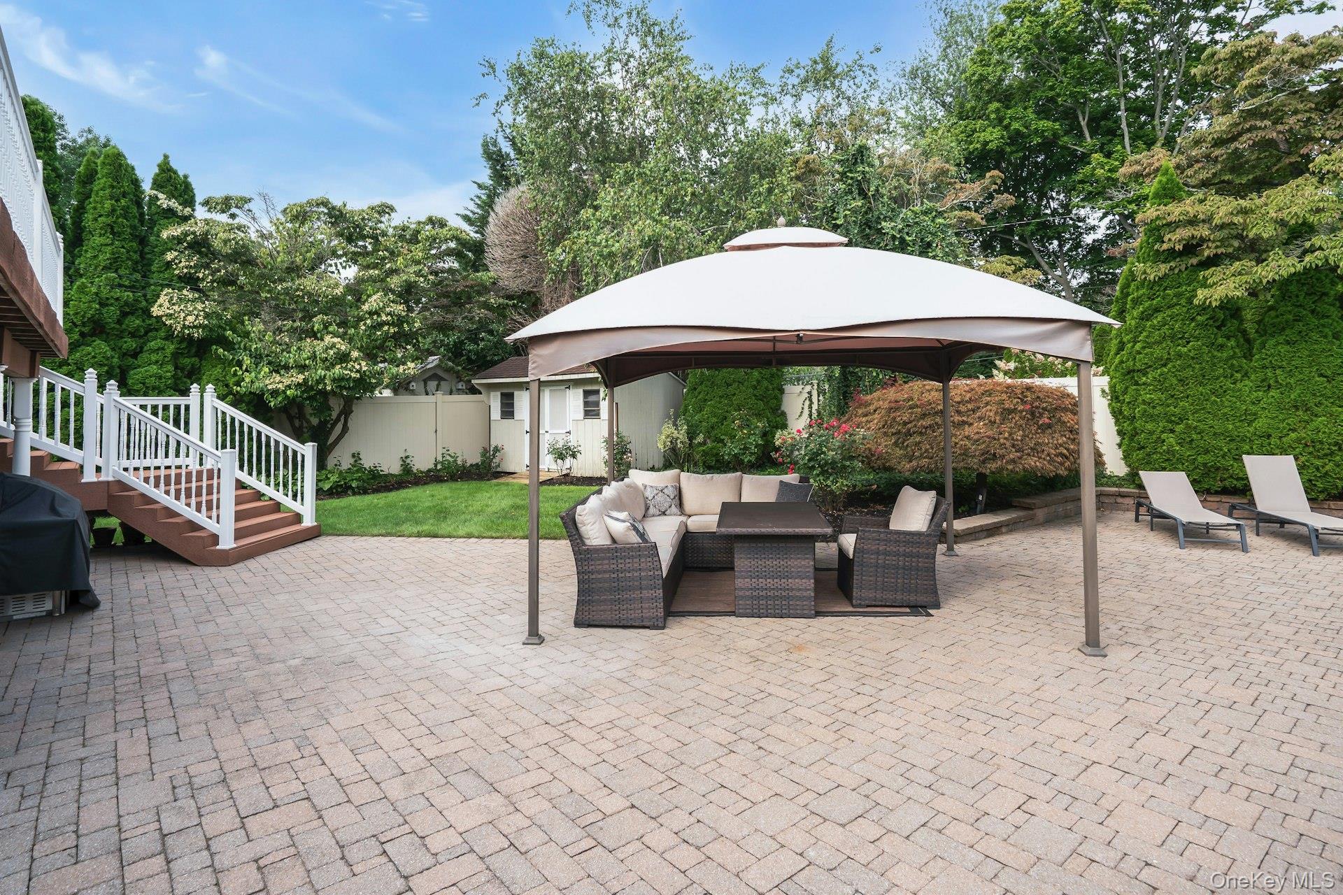 Single Family Harvest Lane  Suffolk County, NY 11725, MLS-1031448-33