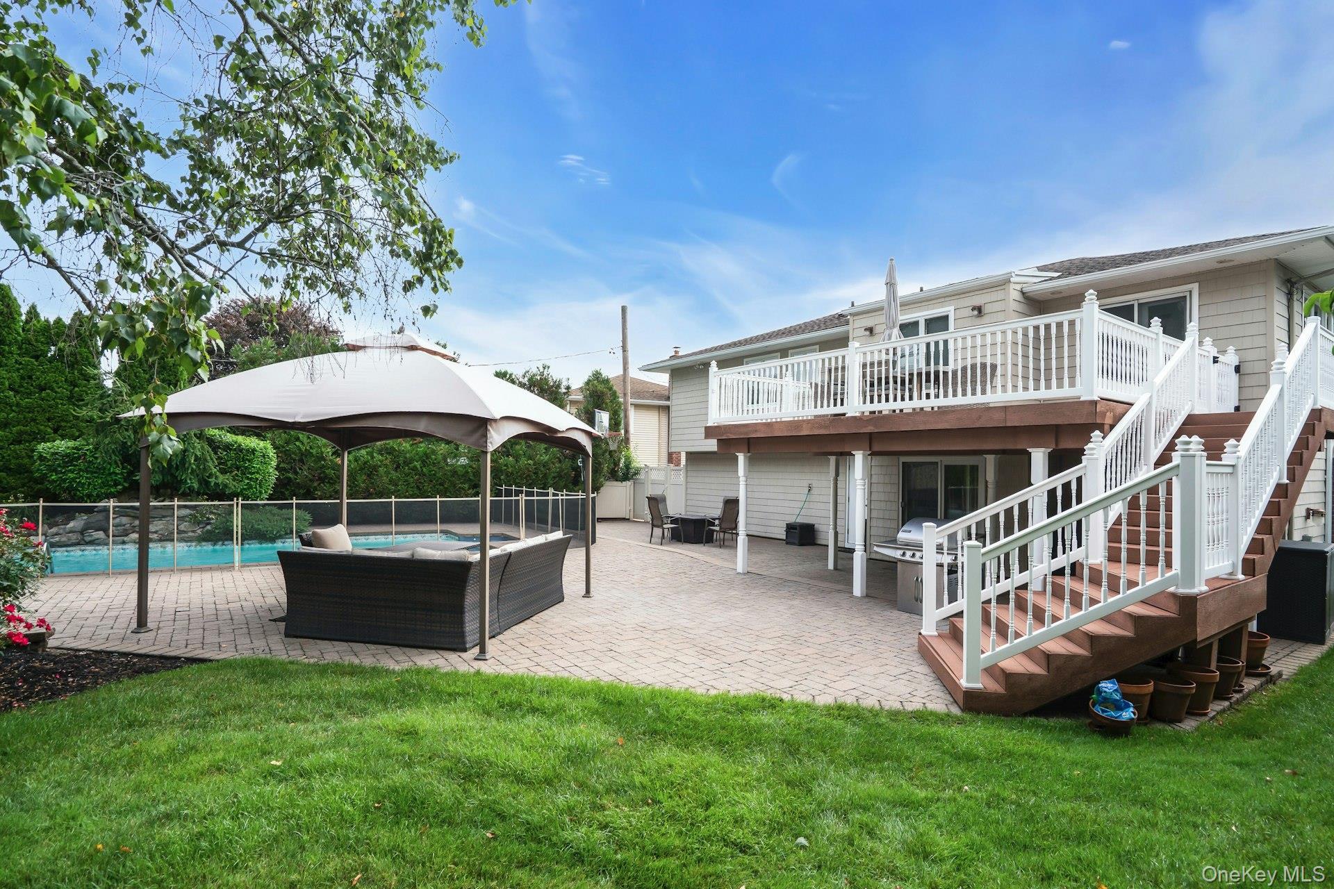 Single Family Harvest Lane  Suffolk County, NY 11725, MLS-1031448-38