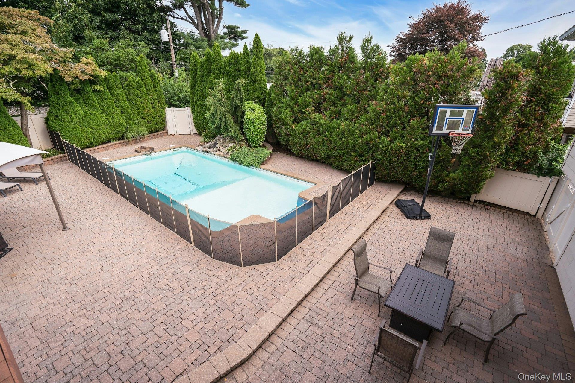 Single Family Harvest Lane  Suffolk County, NY 11725, MLS-1031448-40