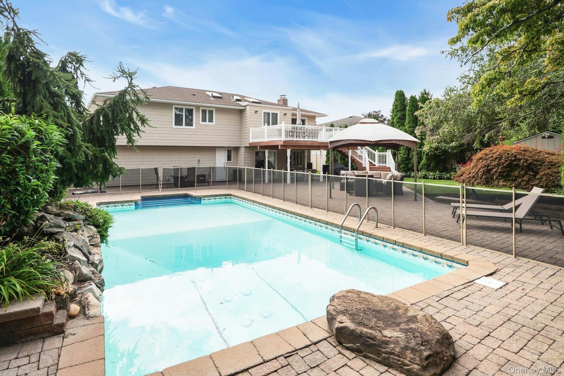 Single Family Harvest Lane  Suffolk County, NY 11725, MLS-1031448-42