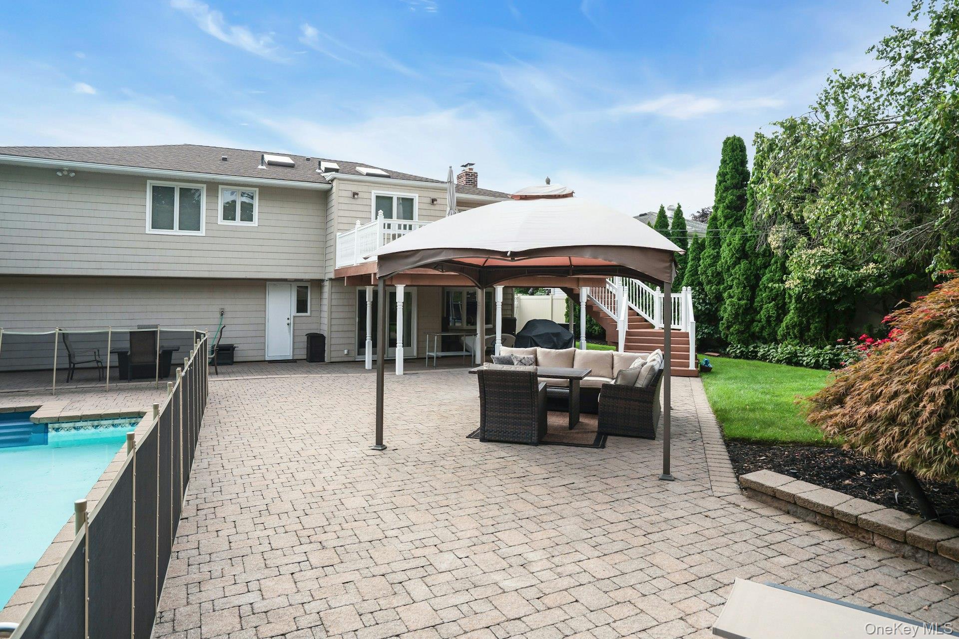 Single Family Harvest Lane  Suffolk County, NY 11725, MLS-1031448-43