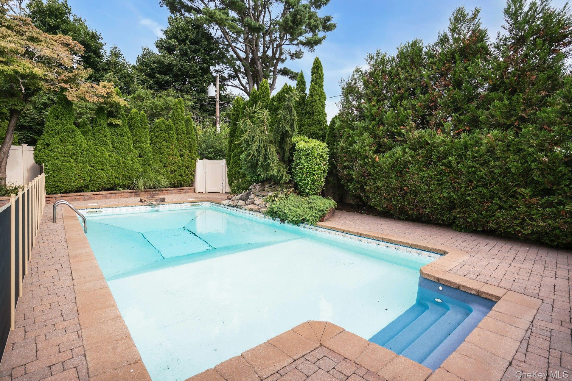 Single Family Harvest Lane  Suffolk County, NY 11725, MLS-1031448-44