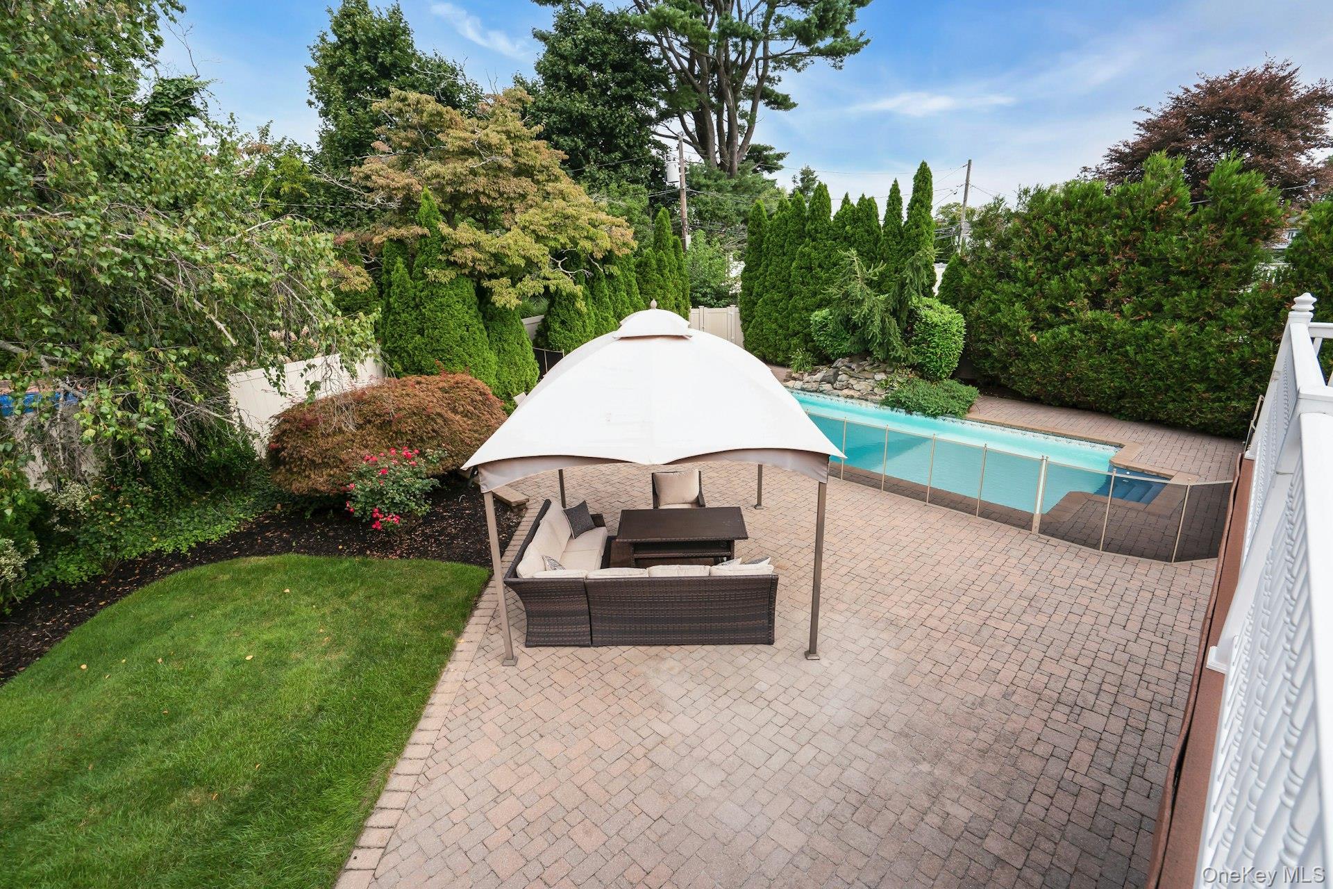Single Family Harvest Lane  Suffolk County, NY 11725, MLS-1031448-45