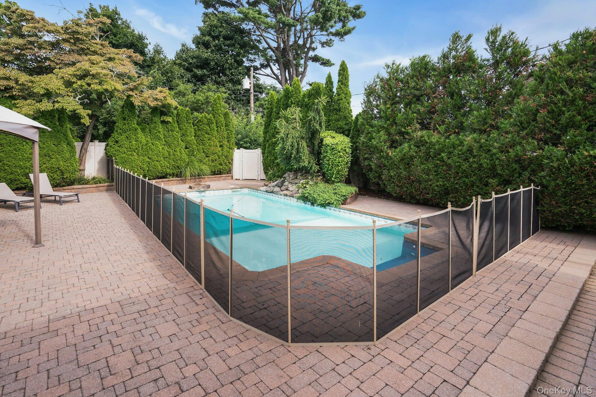 Single Family Harvest Lane  Suffolk County, NY 11725, MLS-1031448-46