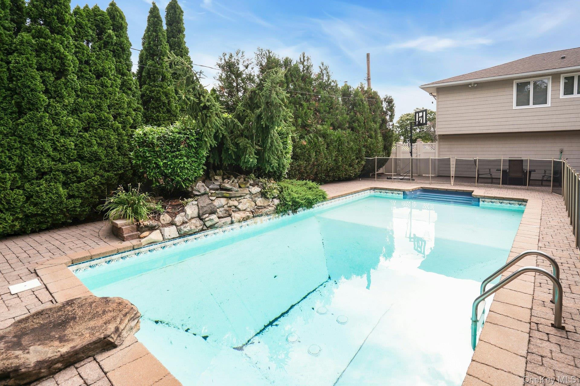Single Family Harvest Lane  Suffolk County, NY 11725, MLS-1031448-47