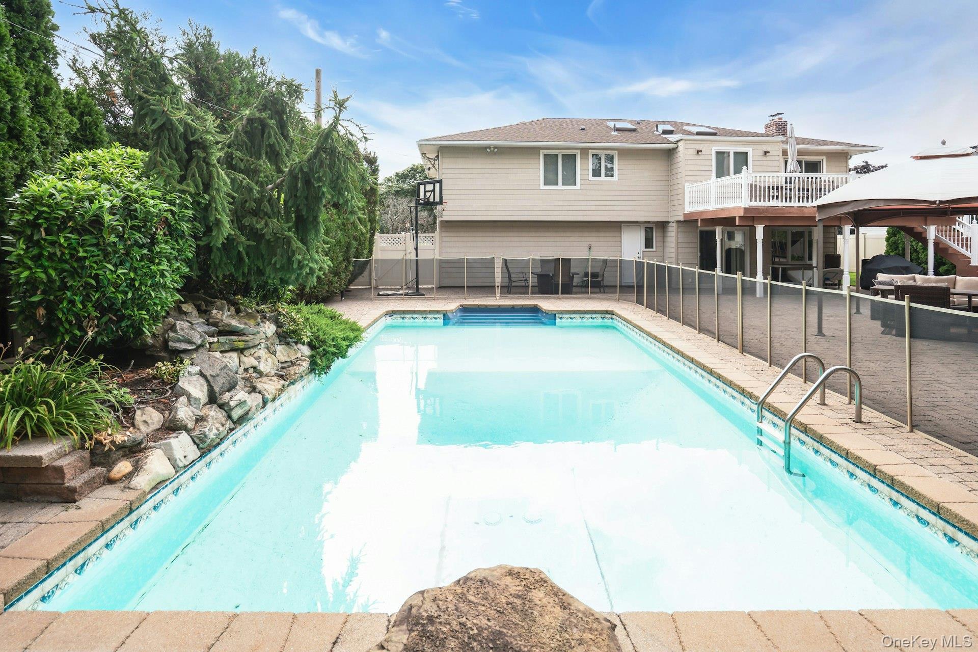 Single Family Harvest Lane  Suffolk County, NY 11725, MLS-1031448-48