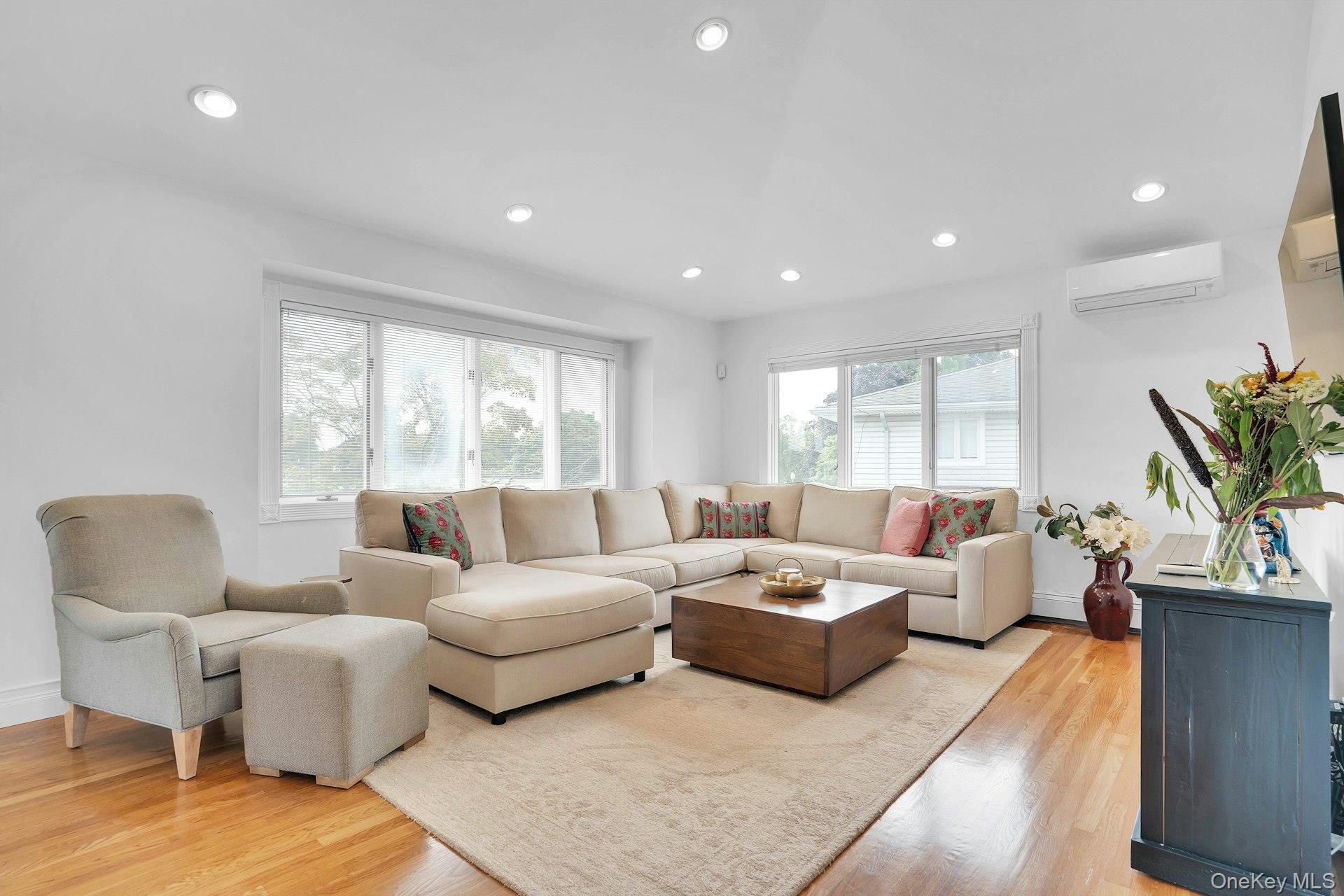 Single Family Harvest Lane  Suffolk County, NY 11725, MLS-1031448-7