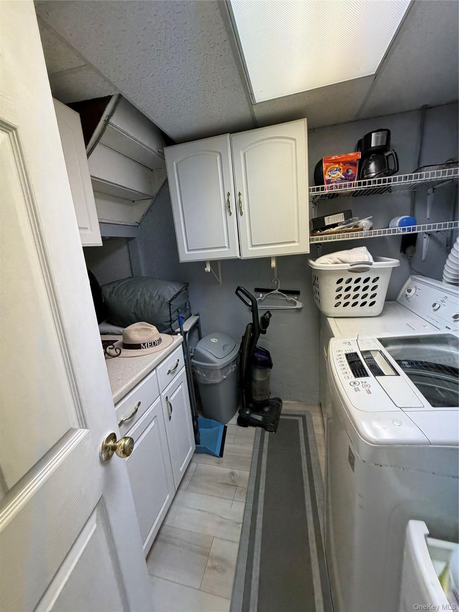 Single Family Maplewood Avenue  Nassau County, NY 11550, MLS-1031450-14