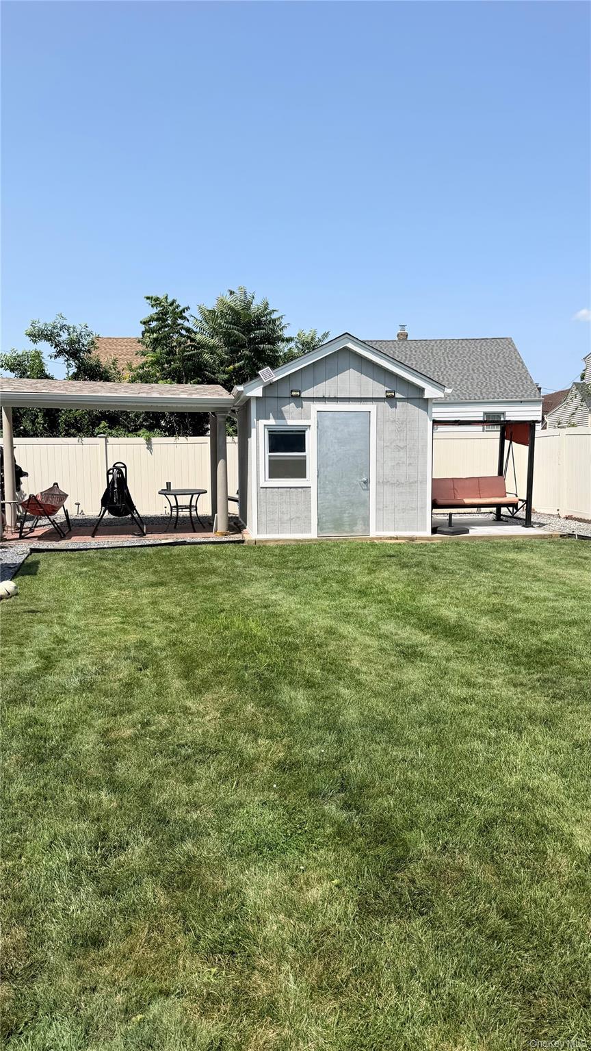Single Family Maplewood Avenue  Nassau County, NY 11550, MLS-1031450-15