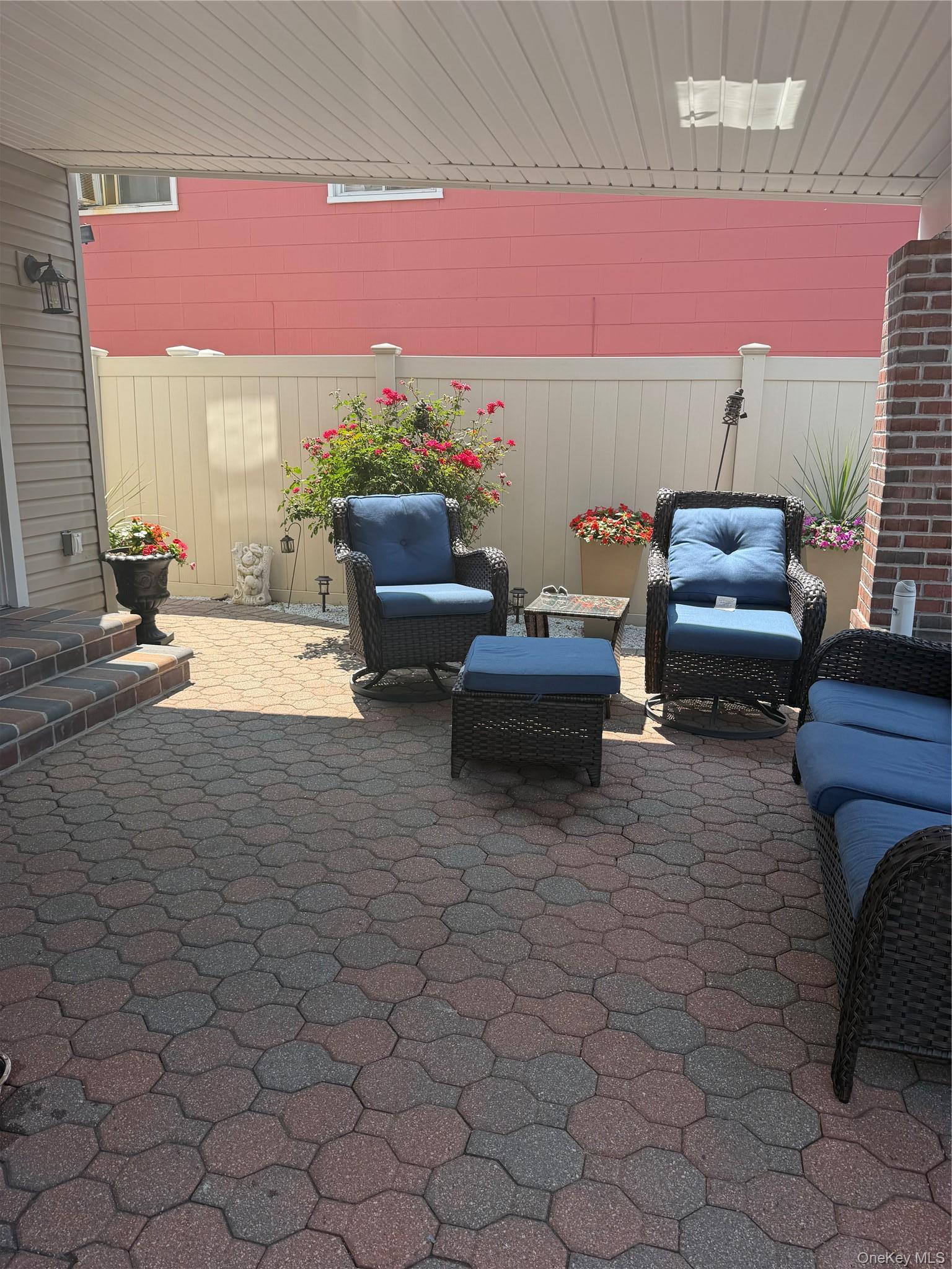 Single Family Maplewood Avenue  Nassau County, NY 11550, MLS-1031450-16