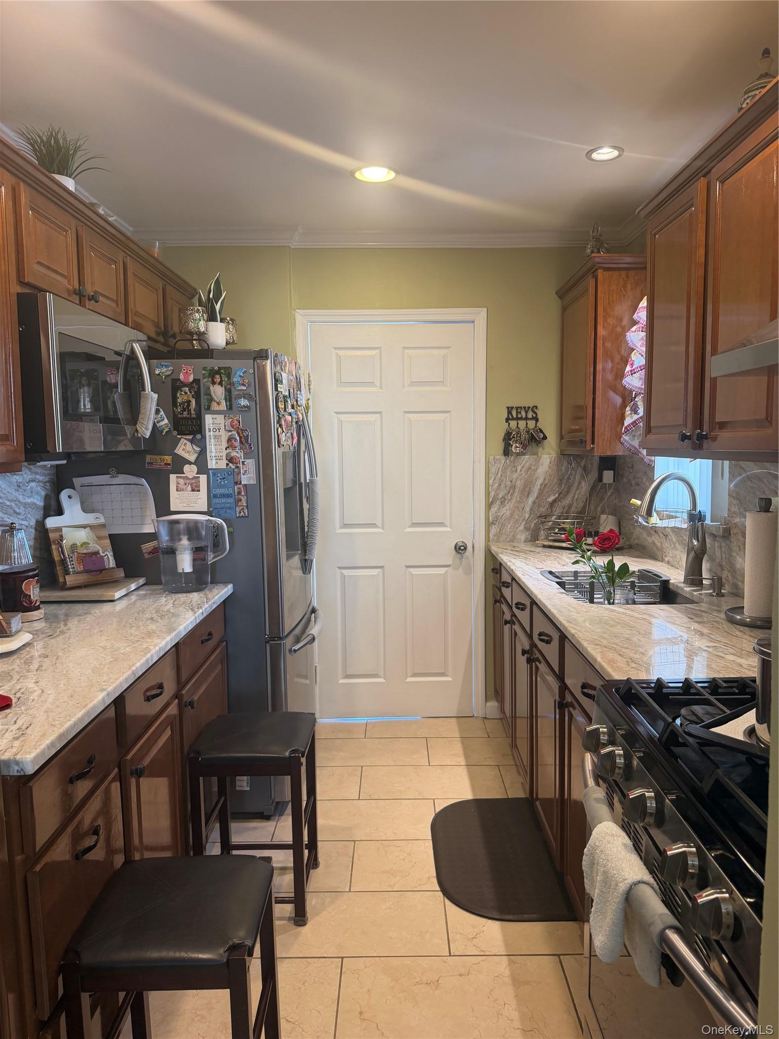 Single Family Maplewood Avenue  Nassau County, NY 11550, MLS-1031450-4