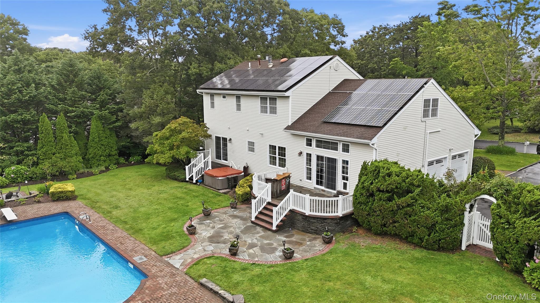 Single Family Wood Hollow Drive  Suffolk County, NY 11977, MLS-1031502-28