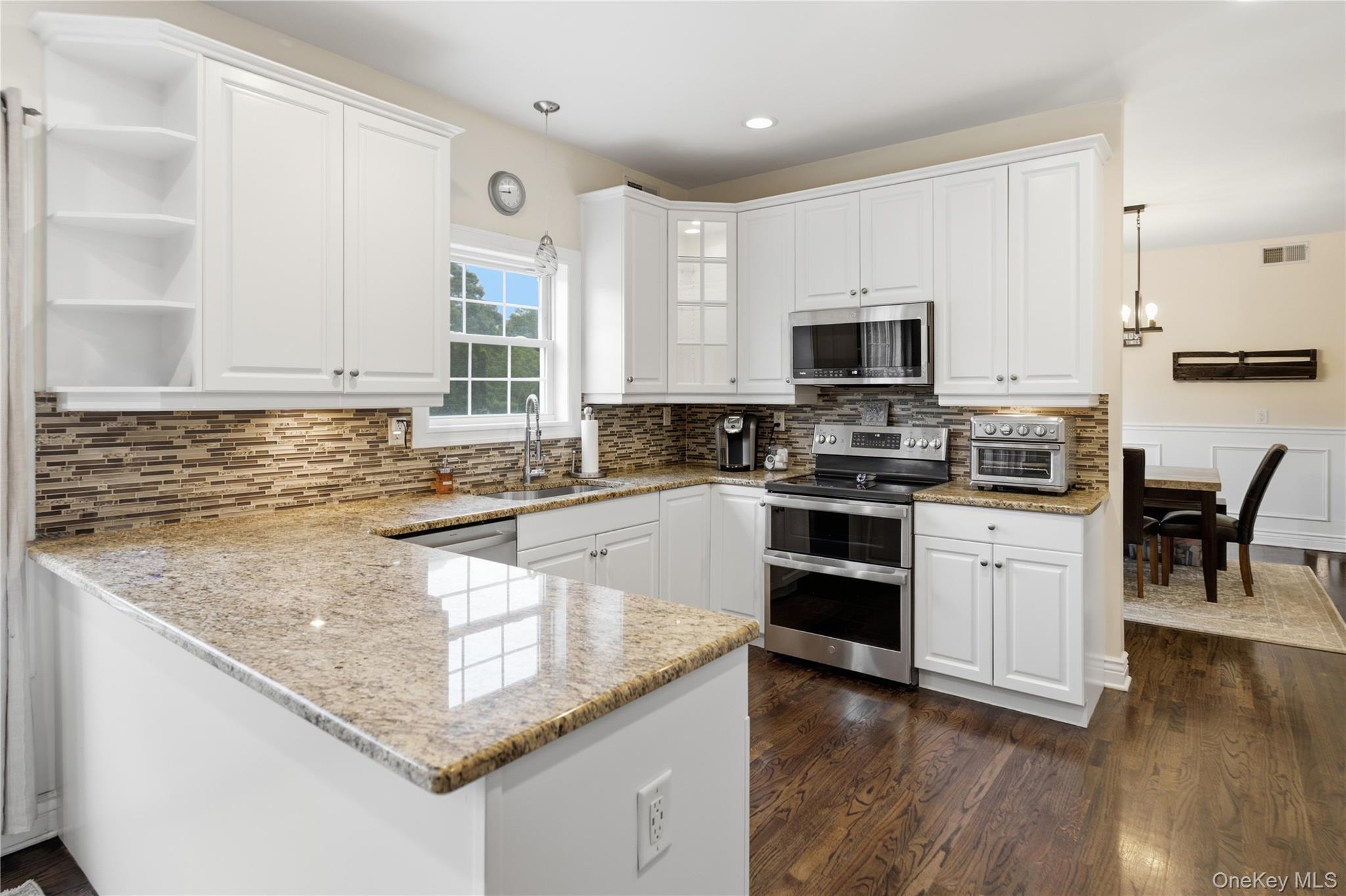 Single Family Wood Hollow Drive  Suffolk County, NY 11977, MLS-1031502-9
