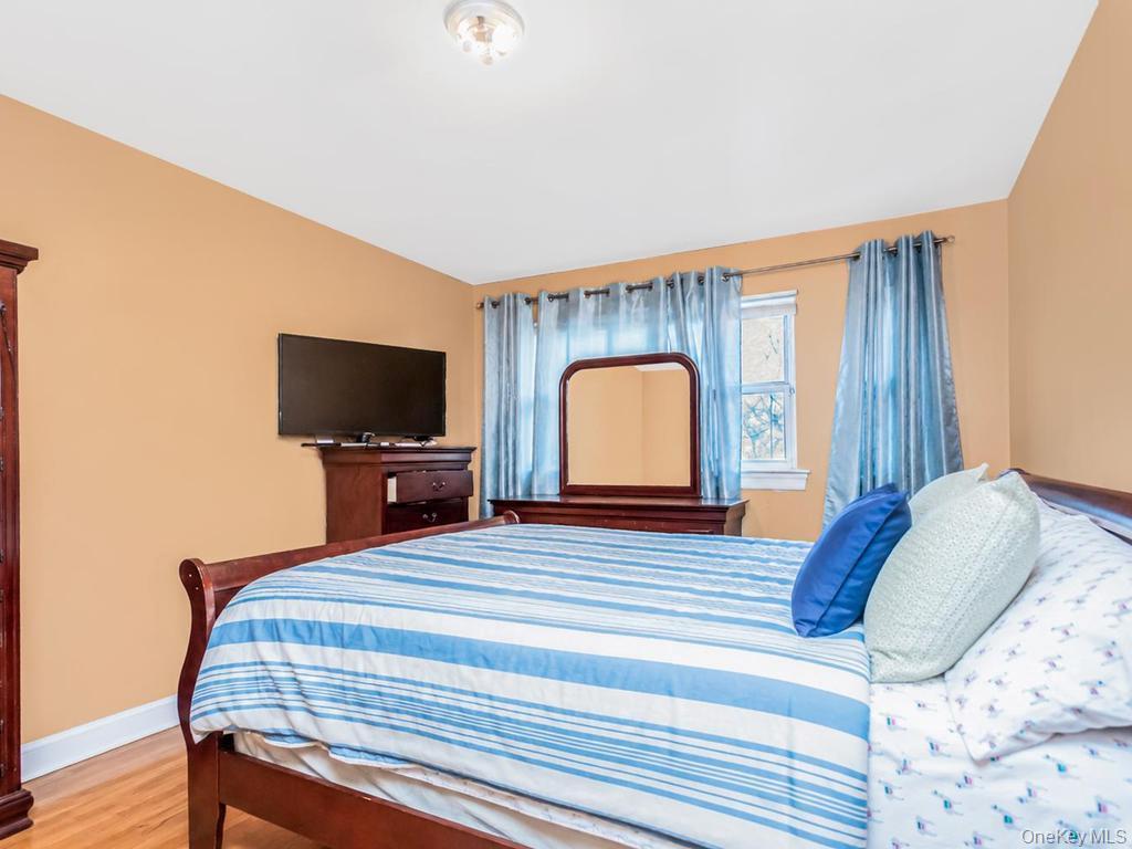 Single Family Gunther Avenue  Bronx, NY 10469, MLS-1031535-10