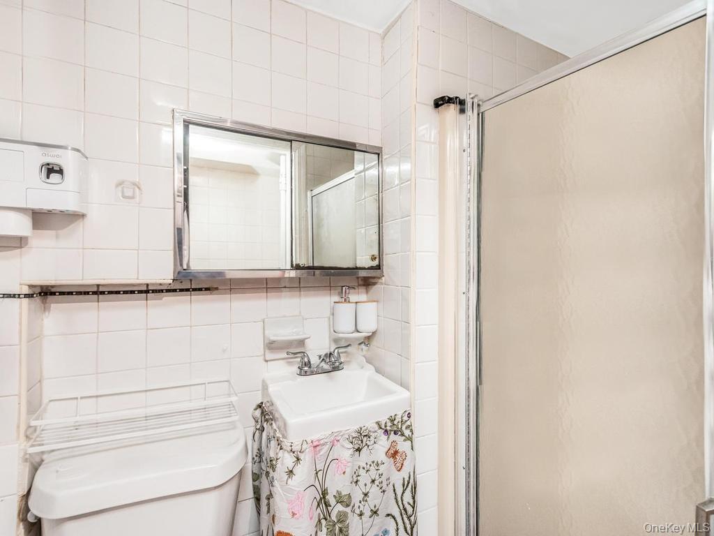 Single Family Gunther Avenue  Bronx, NY 10469, MLS-1031535-15