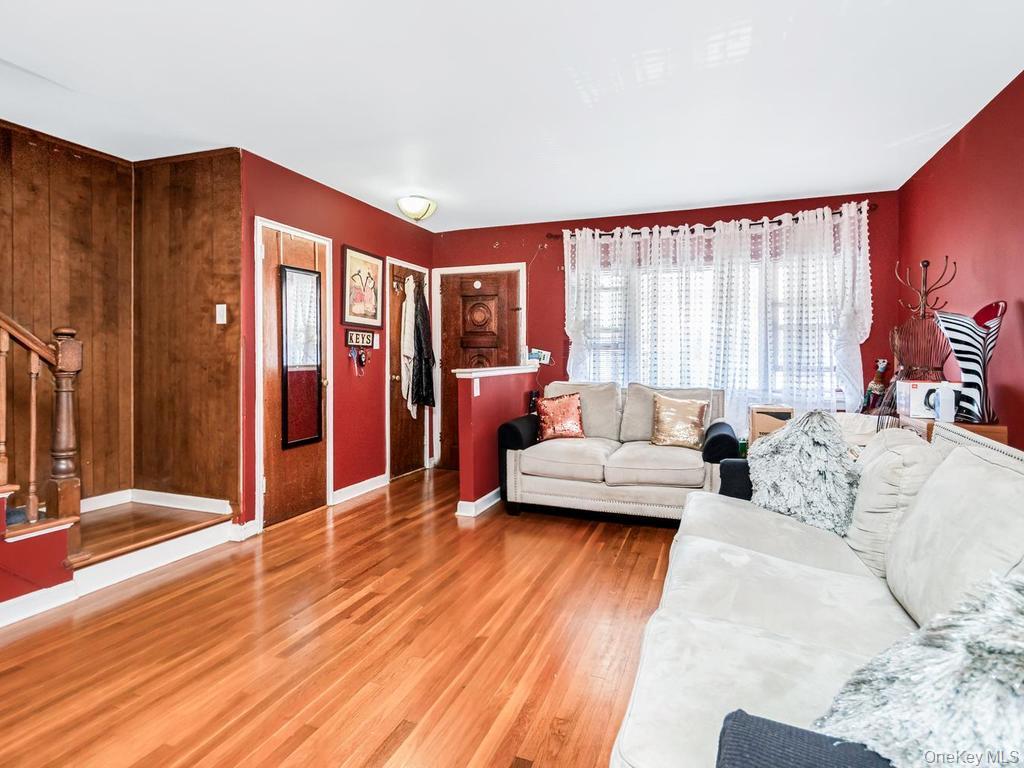 Single Family Gunther Avenue  Bronx, NY 10469, MLS-1031535-4