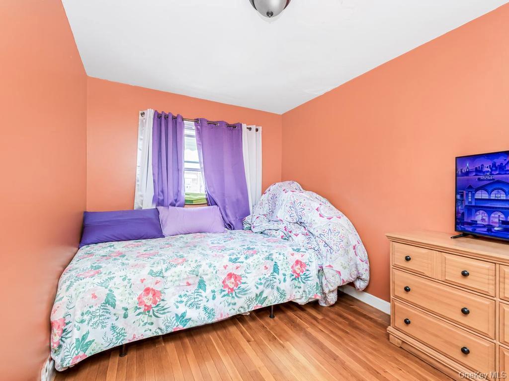 Single Family Gunther Avenue  Bronx, NY 10469, MLS-1031535-9