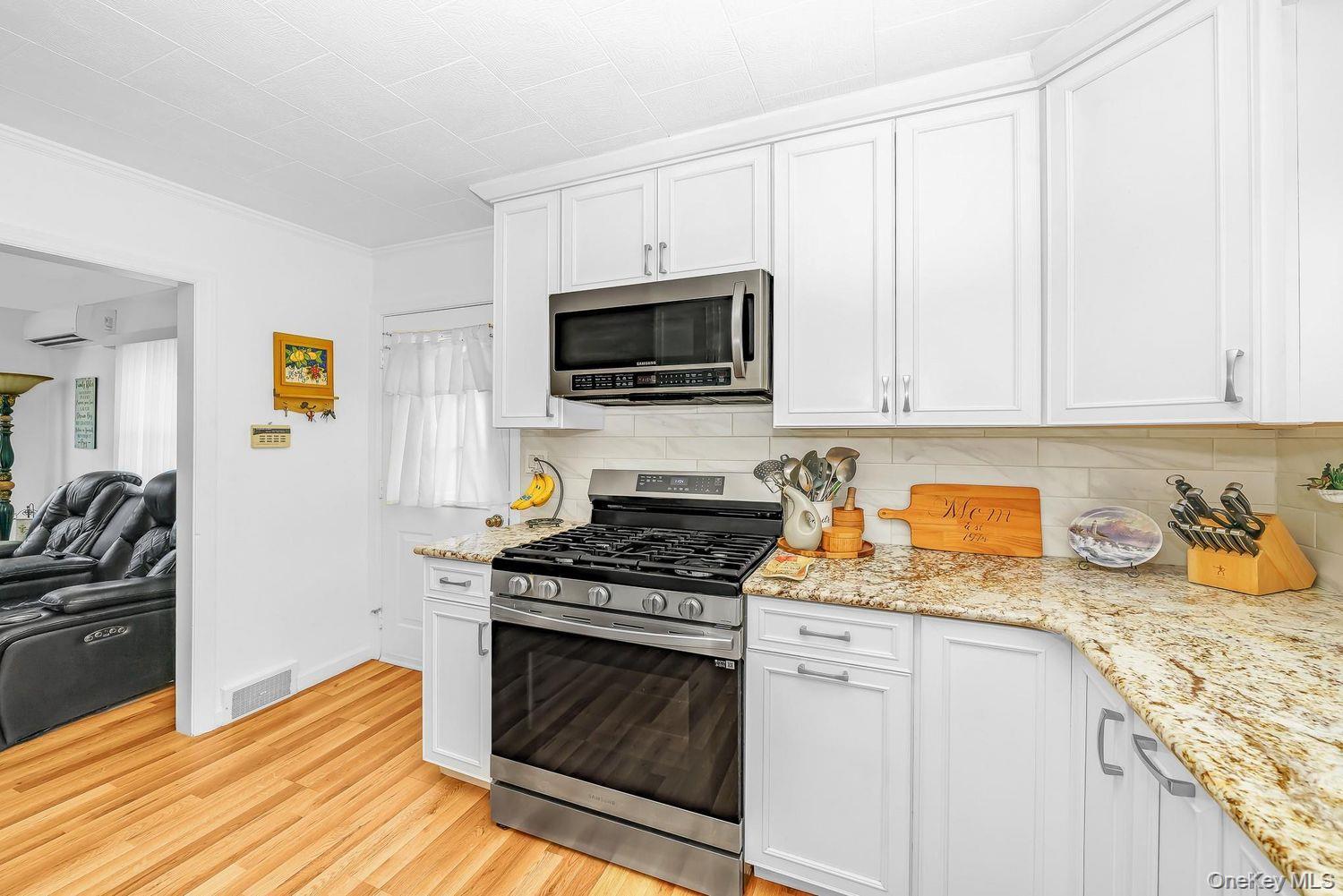 Single Family Hubbard Avenue  Suffolk County, NY 11901, MLS-1031536-14