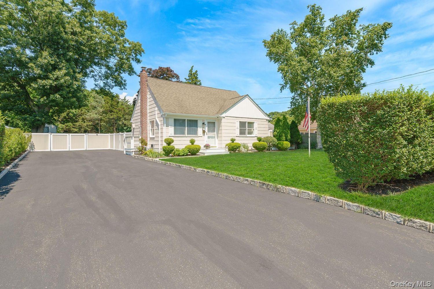Single Family Hubbard Avenue  Suffolk County, NY 11901, MLS-1031536-2