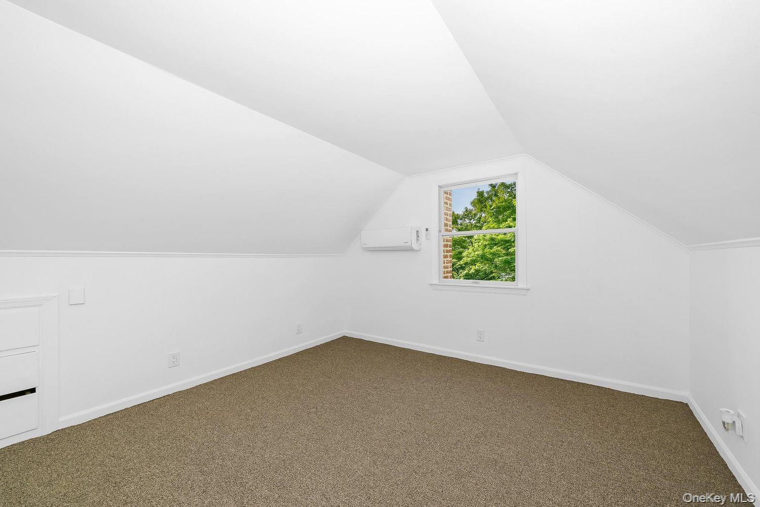 Single Family Hubbard Avenue  Suffolk County, NY 11901, MLS-1031536-31