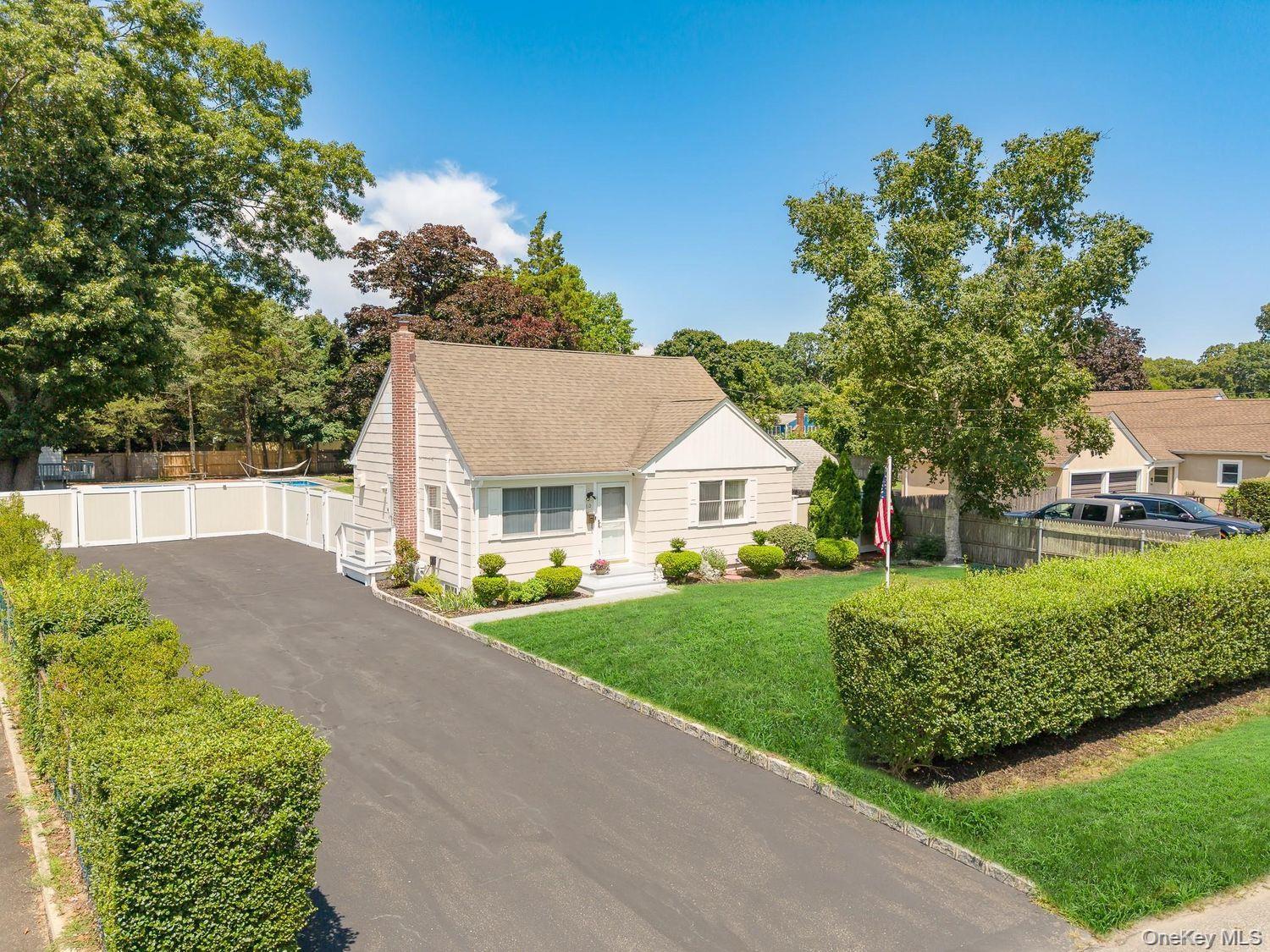 Single Family Hubbard Avenue  Suffolk County, NY 11901, MLS-1031536-34