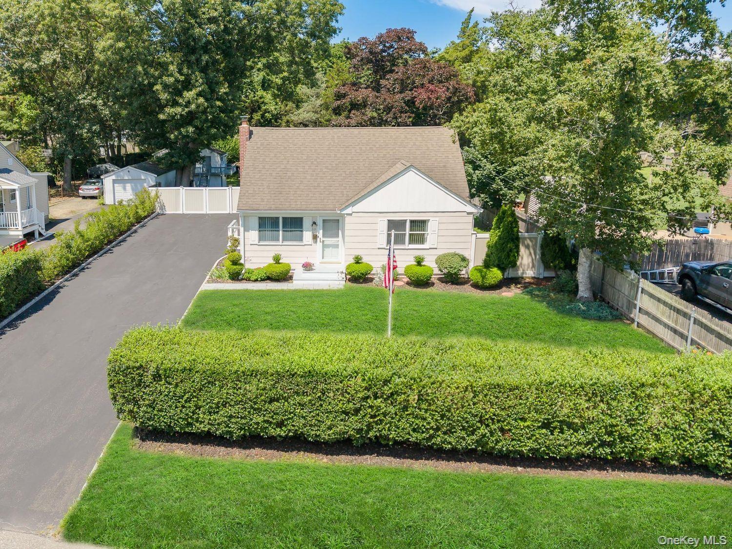 Single Family Hubbard Avenue  Suffolk County, NY 11901, MLS-1031536-35